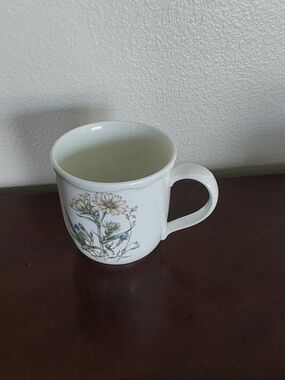 Noritake White Silphium Flower Porcelain Mug with‎ Botanical Print